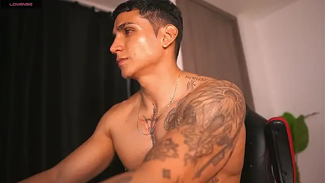 Snapshot of muscle_boyhorny chatting on 02/15/25, 02:26 muscle boyhorny online show from 02/15/25, 02:26