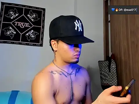 Snapshot of eeaa01 chatting on 11/26/25, 03:02 eeaa01 online show from 11/26/25, 03:02