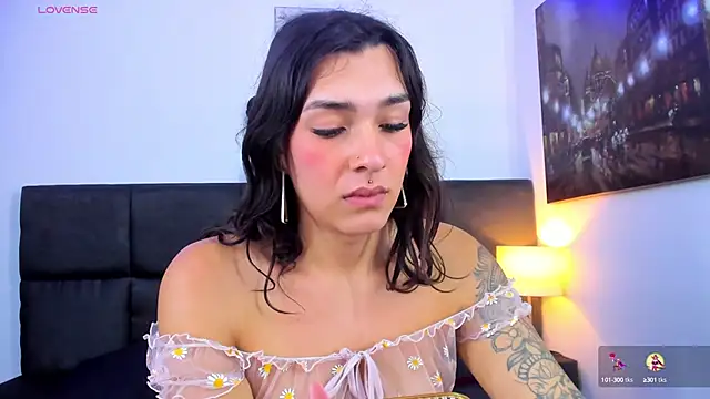 Snapshot of Camila_Coxx chatting on 12/24/24, 11:17 Camila Coxx online show from 12/24/24, 11:17