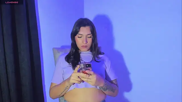 Snapshot of Camila_Coxx chatting on 03/12/25, 01:25 Camila Coxx online show from 03/12/25, 01:25
