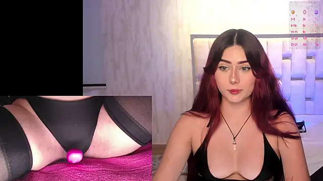 Snapshot of LiaGames chatting on 10/24/25, 11:23 LiaGames online show from 10/24/25, 11:23