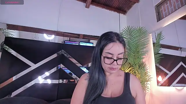 Snapshot of emily-fox chatting on 07/21/26, 11:01 emily-fox online show from 07/21/26, 11:01
