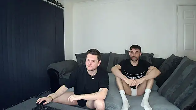 Snapshot of twotwinkhusbandss chatting on 12/10/24, 06:06 twotwinkhusbandss online show from 12/10/24, 06:06