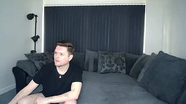 Snapshot of twotwinkhusbandss chatting on 03/03/25, 03:42 twotwinkhusbandss online show from 03/03/25, 03:42