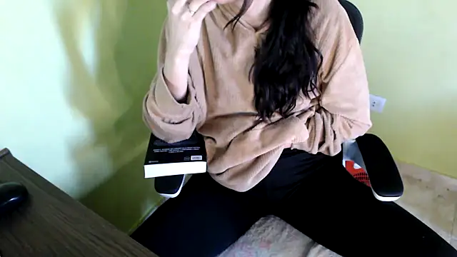 Snapshot of samantha_s69 chatting on 05/01/26, 12:10 samantha s69 online show from 05/01/26, 12:10