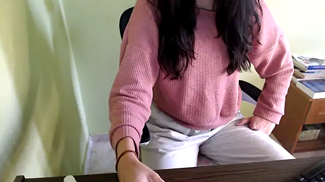 Snapshot of samantha_s69 chatting on 05/02/26, 12:43 samantha s69 online show from 05/02/26, 12:43