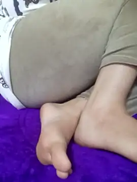 Bombamom online show from 04/11/26, 01:10