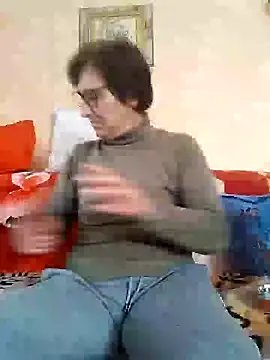 Snapshot of passione503 chatting on 12/19/24, 12:12 passione503 online show from 12/19/24, 12:12