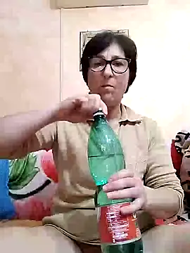 Snapshot of passione503 chatting on 01/17/25, 07:49 passione503 online show from 01/17/25, 07:49