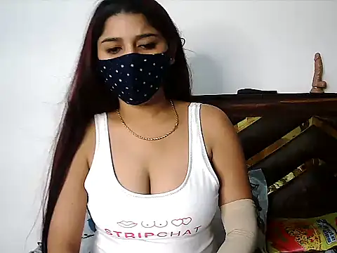 Gloie4u online show from 10/31/25, 09:10