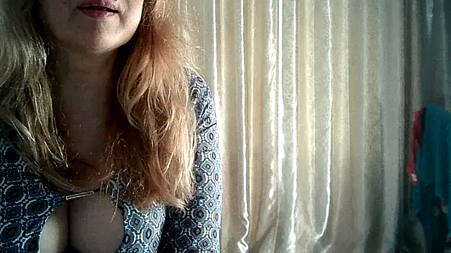 Snapshot of Aline_LoveFlowers chatting on 02/07/25, 11:56 Aline LoveFlowers online show from 02/07/25, 11:56