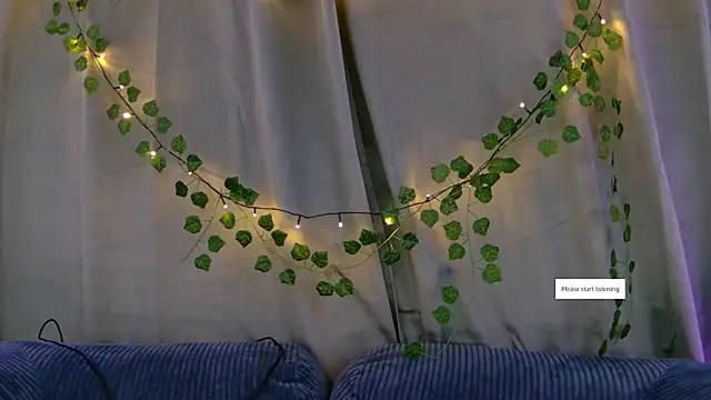 Snapshot of vayolett01_dakotta chatting on 12/22/25, 04:09 vayolett01 dakotta online show from 12/22/25, 04:09