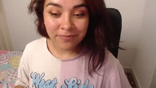 Snapshot of Ana_Bella91 chatting on 12/18/25, 04:07 Ana Bella91 online show from 12/18/25, 04:07