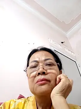 Hotestlove online show from 12/02/25, 06:41