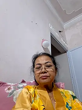 Hotestlove online show from 12/20/25, 12:45