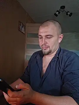 Snapshot of Foxyshaved chatting on 09/18/25, 07:43 Foxyshaved online show from 09/18/25, 07:43