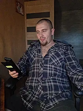 Snapshot of Foxyshaved chatting on 09/21/25, 05:42 Foxyshaved online show from 09/21/25, 05:42