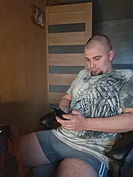 Snapshot of Foxyshaved chatting on 10/03/25, 05:15 Foxyshaved online show from 10/03/25, 05:15