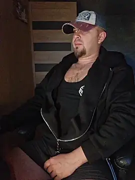 Snapshot of Foxyshaved chatting on 10/04/25, 05:16 Foxyshaved online show from 10/04/25, 05:16