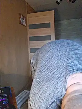Snapshot of Foxyshaved chatting on 10/12/25, 06:34 Foxyshaved online show from 10/12/25, 06:34