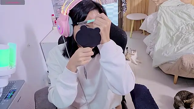 Snapshot of Kana_G chatting on 11/20/25, 08:58 Kana G online show from 11/20/25, 08:58