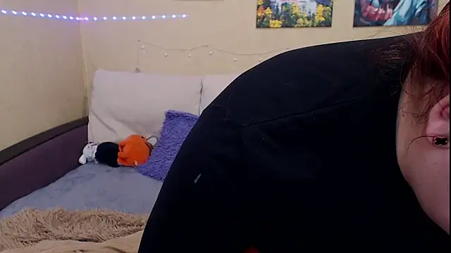 JuliaKeln online show from 02/17/25, 10:14