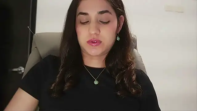 CuteeRose online show from 04/15/26, 09:15