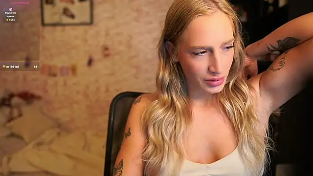 Snapshot of Nicolette__Shea_ chatting on 01/10/26, 09:44 Nicolette Shea online show from 01/10/26, 09:44