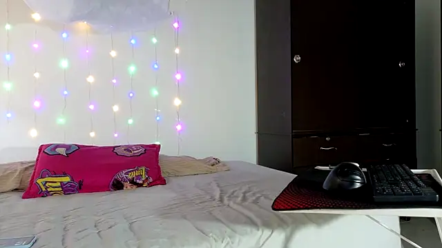 fantasty nylon online show from 12/18/25, 02:12