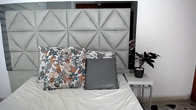 Snapshot of nina_pons chatting on 01/09/25, 12:14 nina pons online show from 01/09/25, 12:14