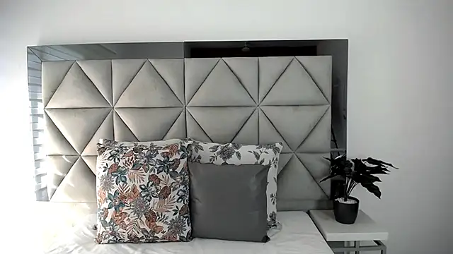 Snapshot of nina_pons chatting on 01/11/25, 09:04 nina pons online show from 01/11/25, 09:04