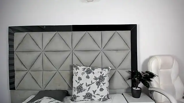 Snapshot of nina_pons chatting on 01/12/25, 12:07 nina pons online show from 01/12/25, 12:07