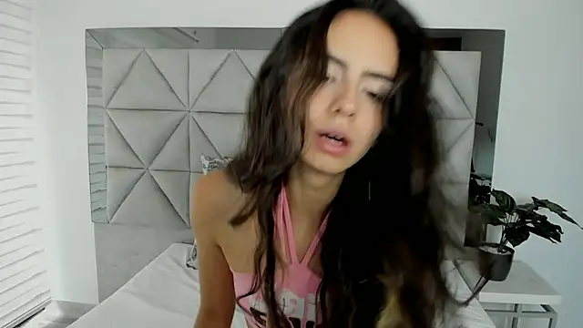 Snapshot of nina_pons chatting on 03/05/25, 09:48 nina pons online show from 03/05/25, 09:48