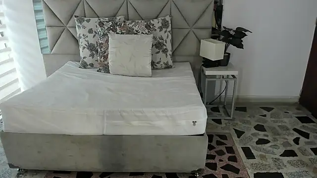 Snapshot of nina_pons chatting on 10/14/25, 09:04 nina pons online show from 10/14/25, 09:04