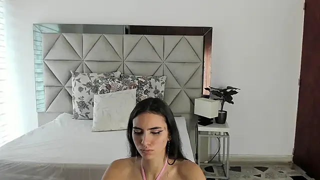 Snapshot of nina_pons chatting on 10/15/25, 08:20 nina pons online show from 10/15/25, 08:20