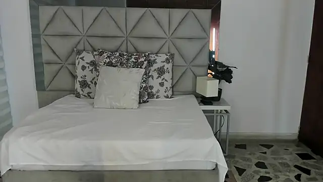 Snapshot of nina_pons chatting on 10/22/25, 08:19 nina pons online show from 10/22/25, 08:19