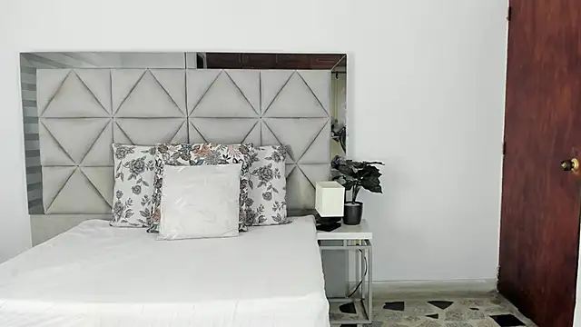 Snapshot of nina_pons chatting on 10/24/25, 10:39 nina pons online show from 10/24/25, 10:39