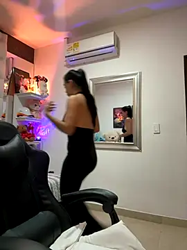 Snapshot of ZarahEvans chatting on 10/13/25, 03:23 ZarahEvans online show from 10/13/25, 03:23