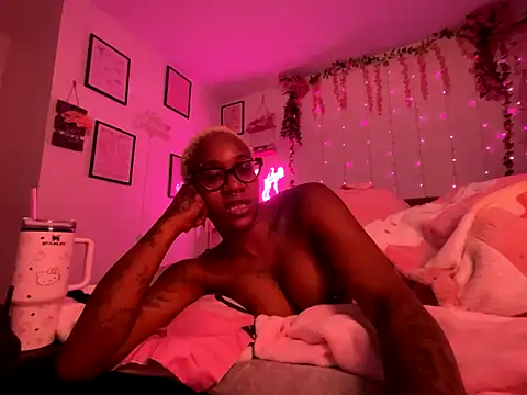 VixenCapri online show from 11/16/25, 03:01