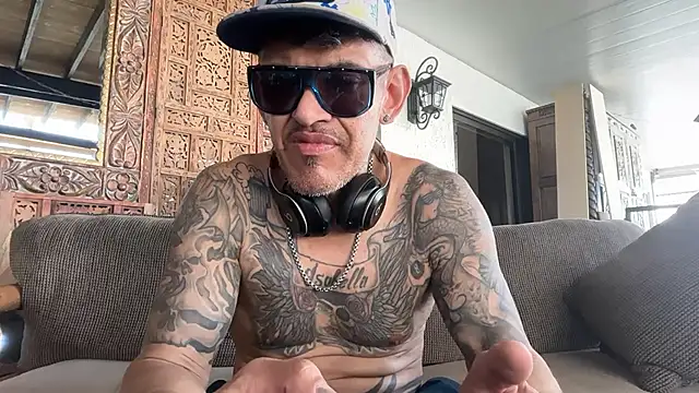 RoodoggXL online show from 02/14/26, 09:33