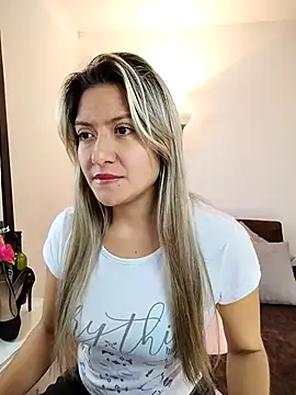 valeriahunter1 online show from 03/18/25, 10:48