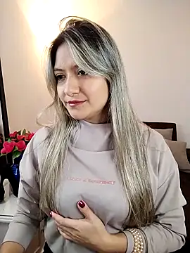 valeriahunter1 online show from 10/12/25, 12:09