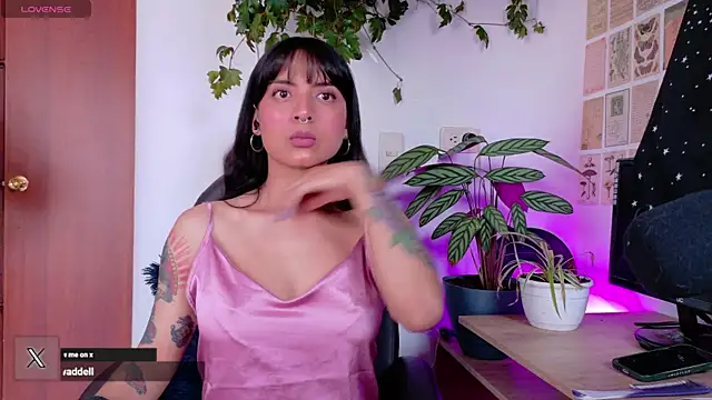 Snapshot of Yeriawaddell_ chatting on 12/19/25, 02:46 Yeriawaddell online show from 12/19/25, 02:46