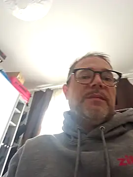 Snapshot of BananasNCream chatting on 09/25/25, 08:18 BananasNCream online show from 09/25/25, 08:18