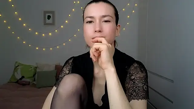 Snapshot of AliciaNewell chatting on 07/04/26, 04:18 AliciaNewell online show from 07/04/26, 04:18