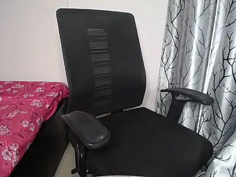 Snapshot of Naila00 chatting on 02/28/26, 03:57 Naila00 online show from 02/28/26, 03:57