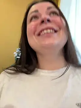 Snapshot of dreams4u chatting on 01/16/25, 08:22 dreams4u online show from 01/16/25, 08:22