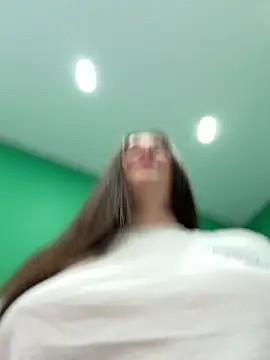 Snapshot of dreams4u chatting on 03/01/25, 12:45 dreams4u online show from 03/01/25, 12:45