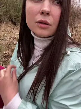 Snapshot of dreams4u chatting on 03/15/25, 12:34 dreams4u online show from 03/15/25, 12:34