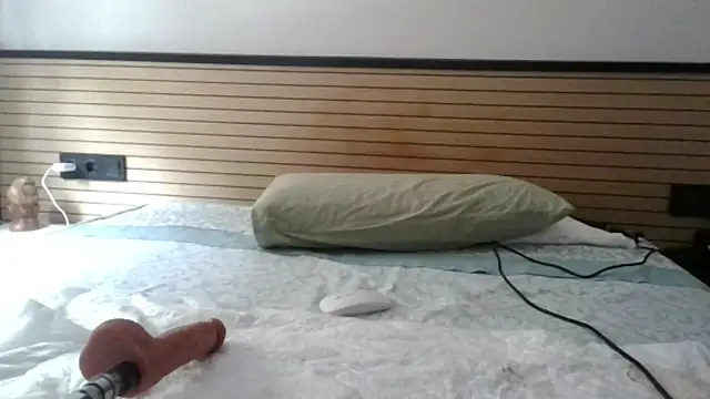Snapshot of parejamlga58 chatting on 04/27/26, 01:31 parejamlga58 online show from 04/27/26, 01:31